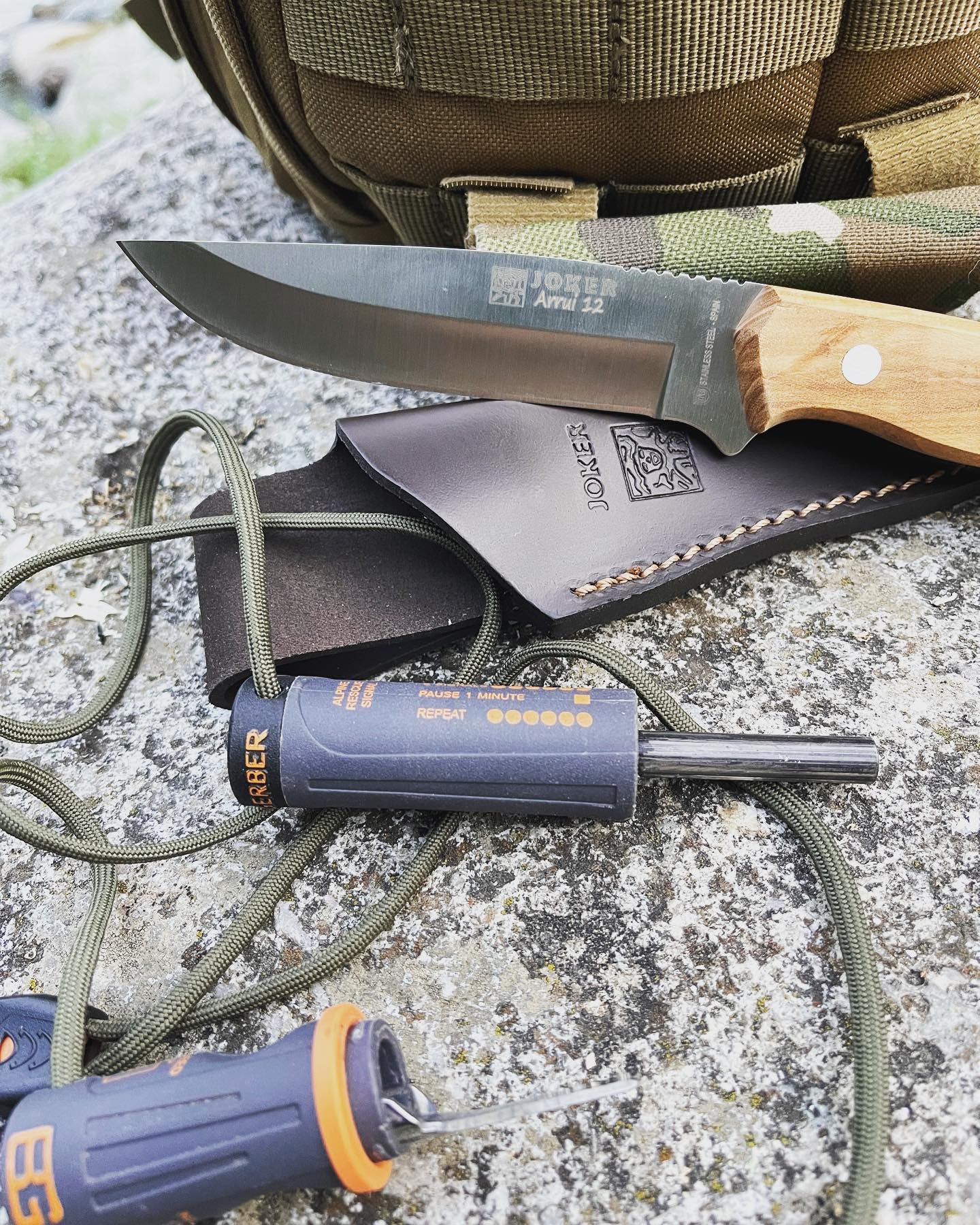Joker Arrui CO63 Jagdmesser 12 cm Olivenholz