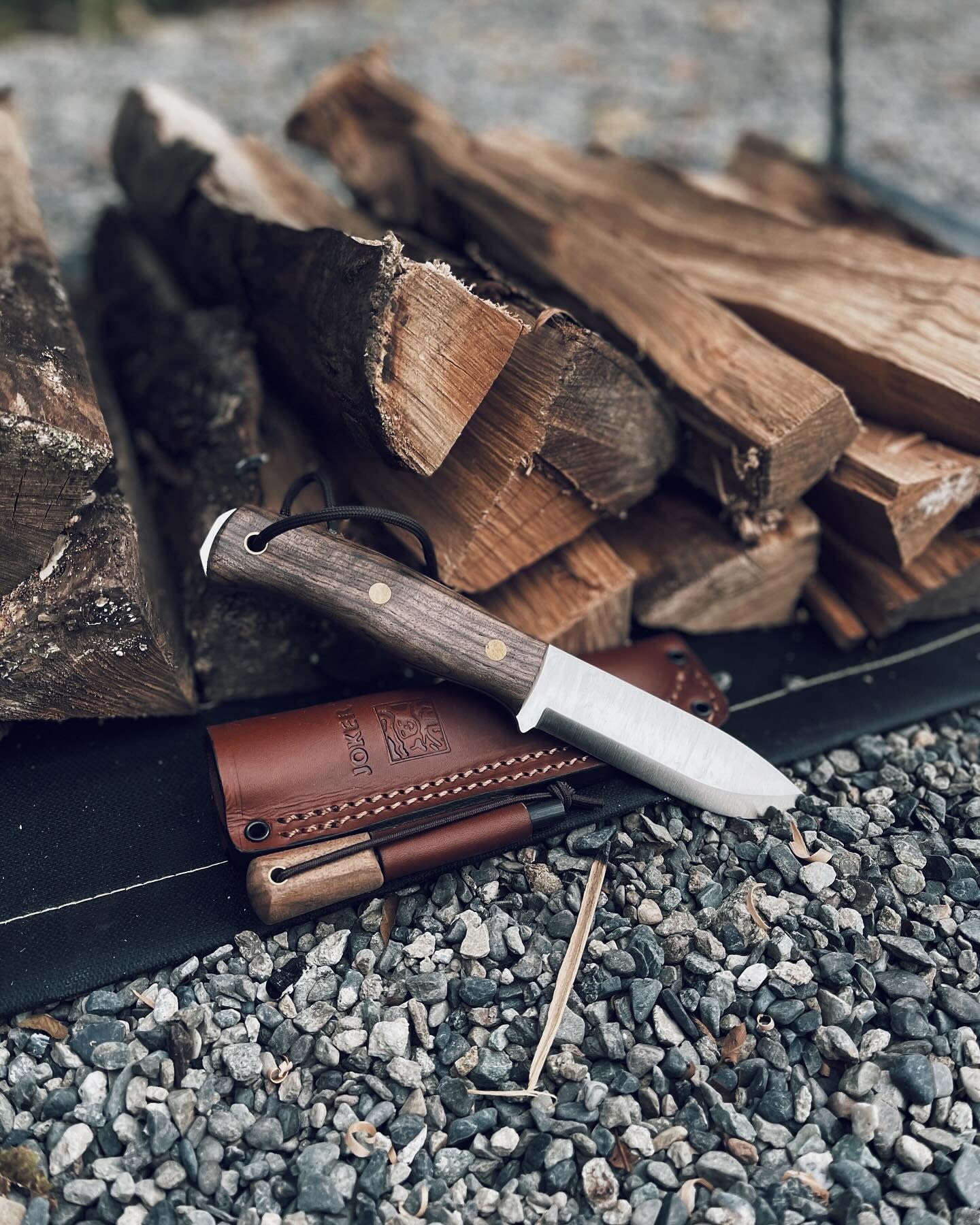 Joker Ember CN122-P Jagdmesser Walnuss Feuerstahl