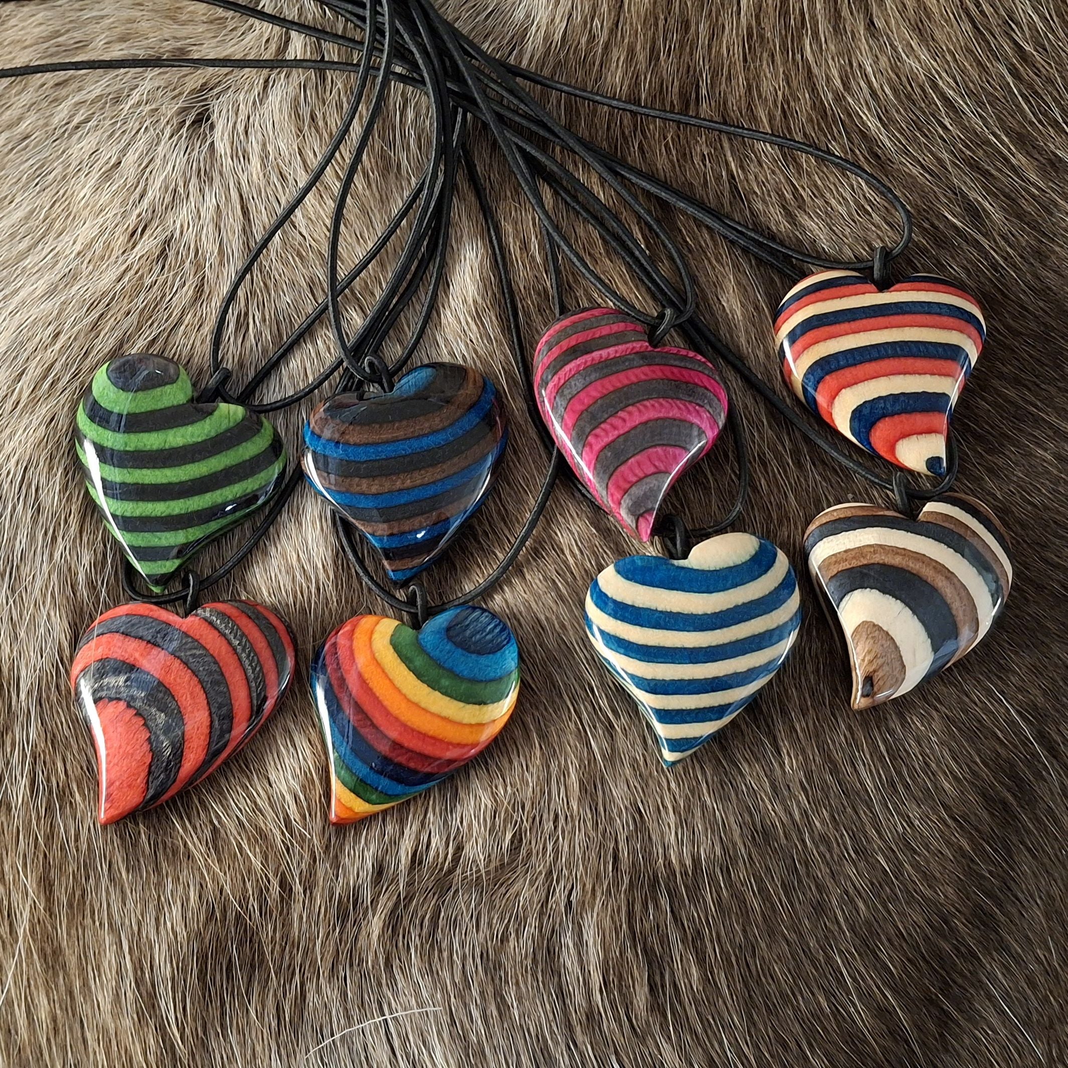 Wood Jewel 33ZS Halskette große Herzen Gummiband bunt